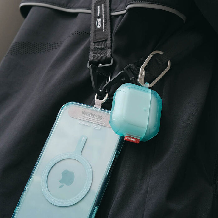 SKINARMA 日本東京 Mecha CE 未來元素耳機保護套 (附掛鉤) AirPods 第4代
