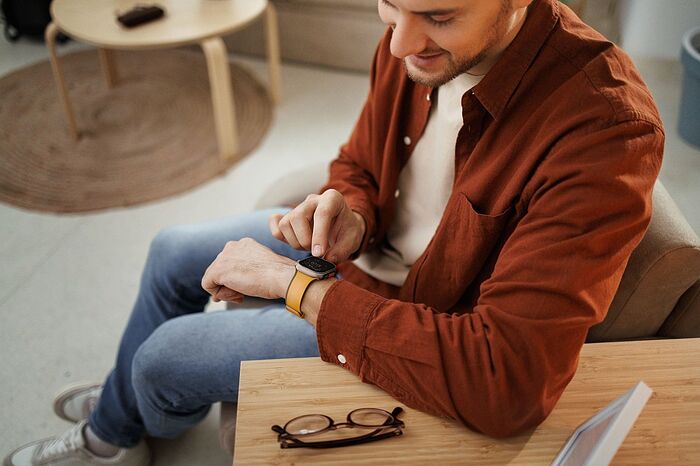 UNIQ 新加坡 Revix 4th Apple Watch 雙色矽膠磁吸錶帶