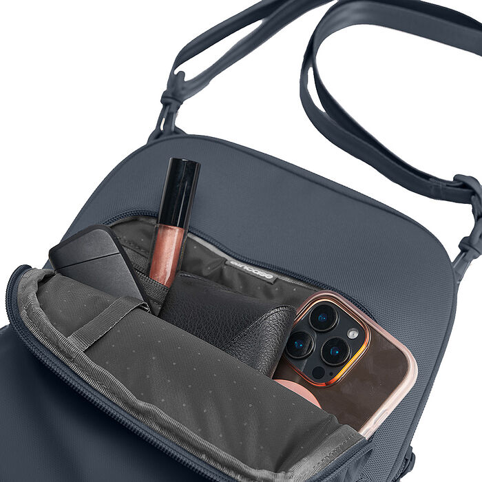 Incase A.R.C. Crossbody Bag PU防水塗層 斜背包 (海軍藍)