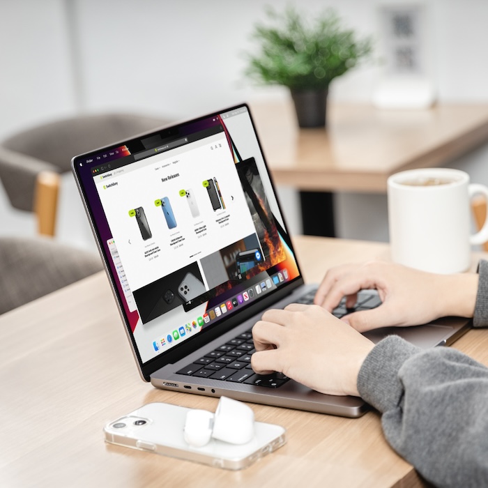 魚骨牌 SwitchEasy EasyVision 高解析透明防反光螢幕保護貼 Macbook Neo 13" 2026 A18