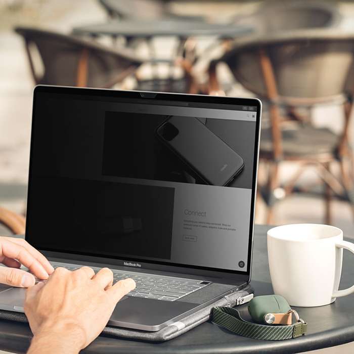 Moshi Umbra 防窺螢幕保護貼 For MacBook Pro (16", M1, 2021)-黑